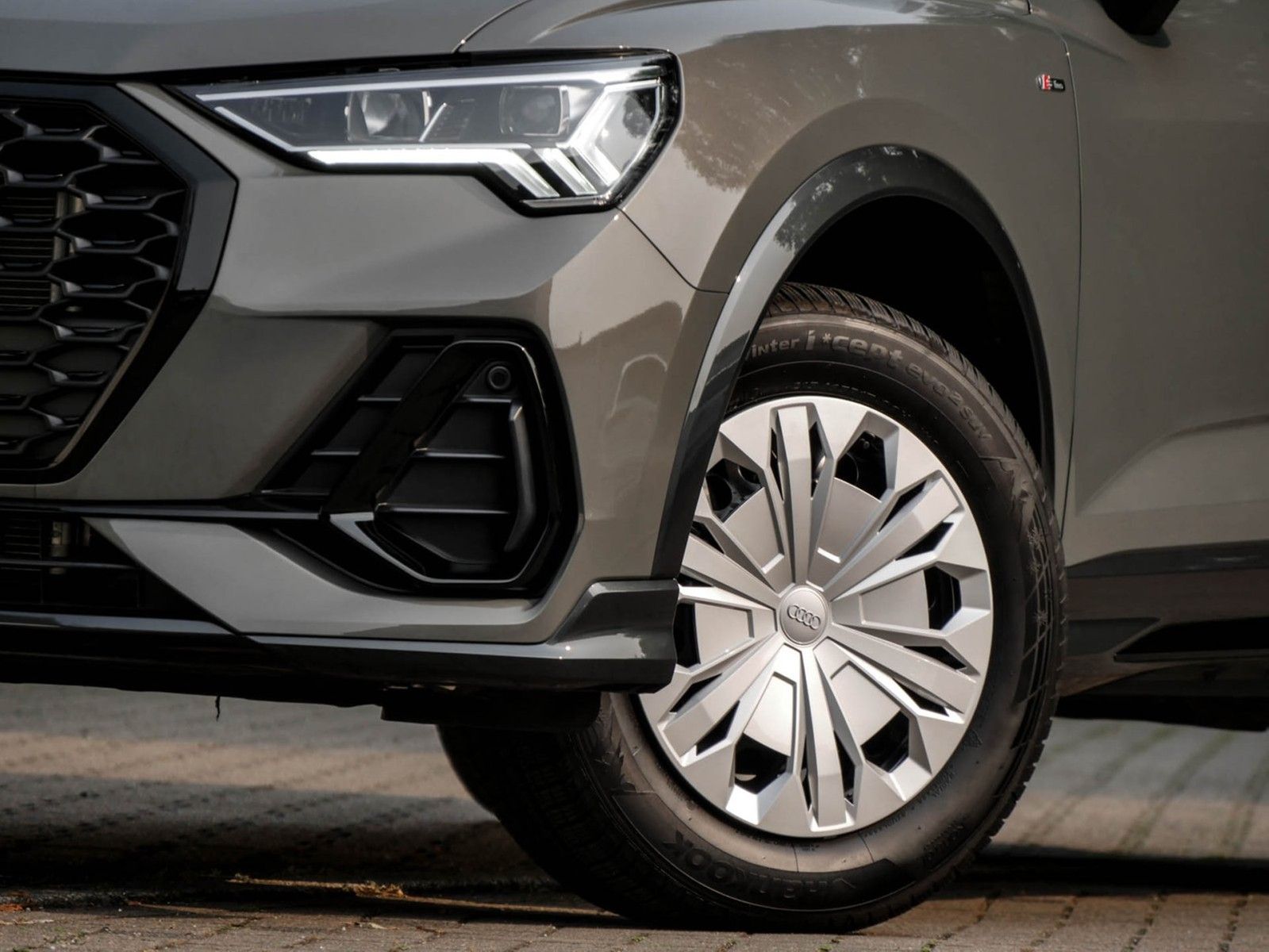 Audi Q3 Sportback 40 quattro S LINE Blackpak - Samsaru's Car Outlet