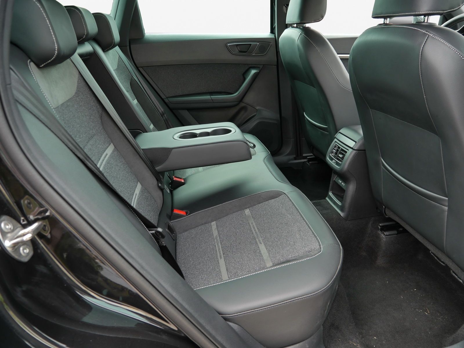 Seat Ateca Xperience 2.0 TDI RFK*LED*ACC*AHK*Navi