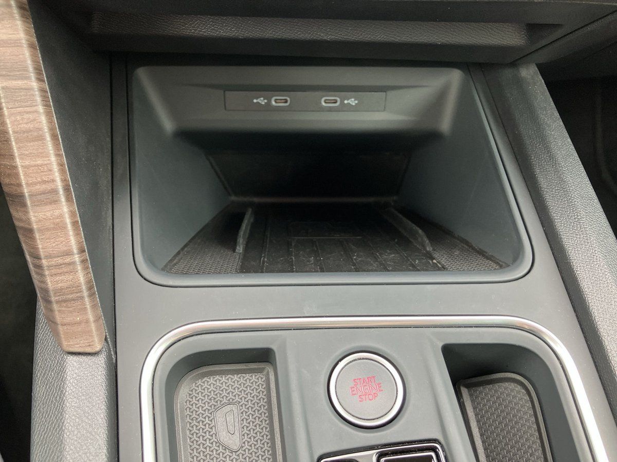 Seat Leon SPORTSTOURER XCELLENCE 1.5 eTSI DSG PANO