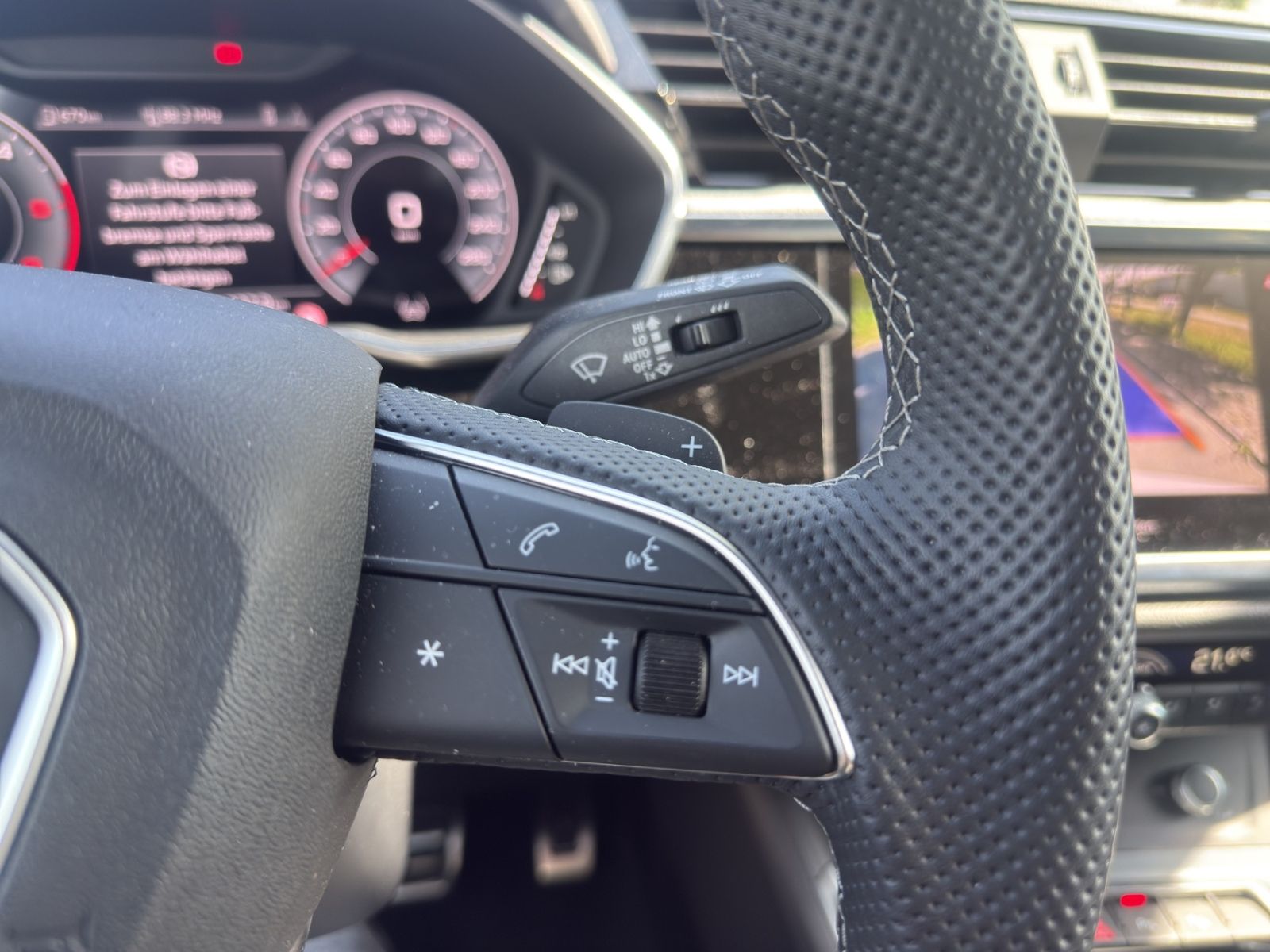Audi Q3 40 TDI QUATTRO S-LINE+AHK+NAVI+MATRIX