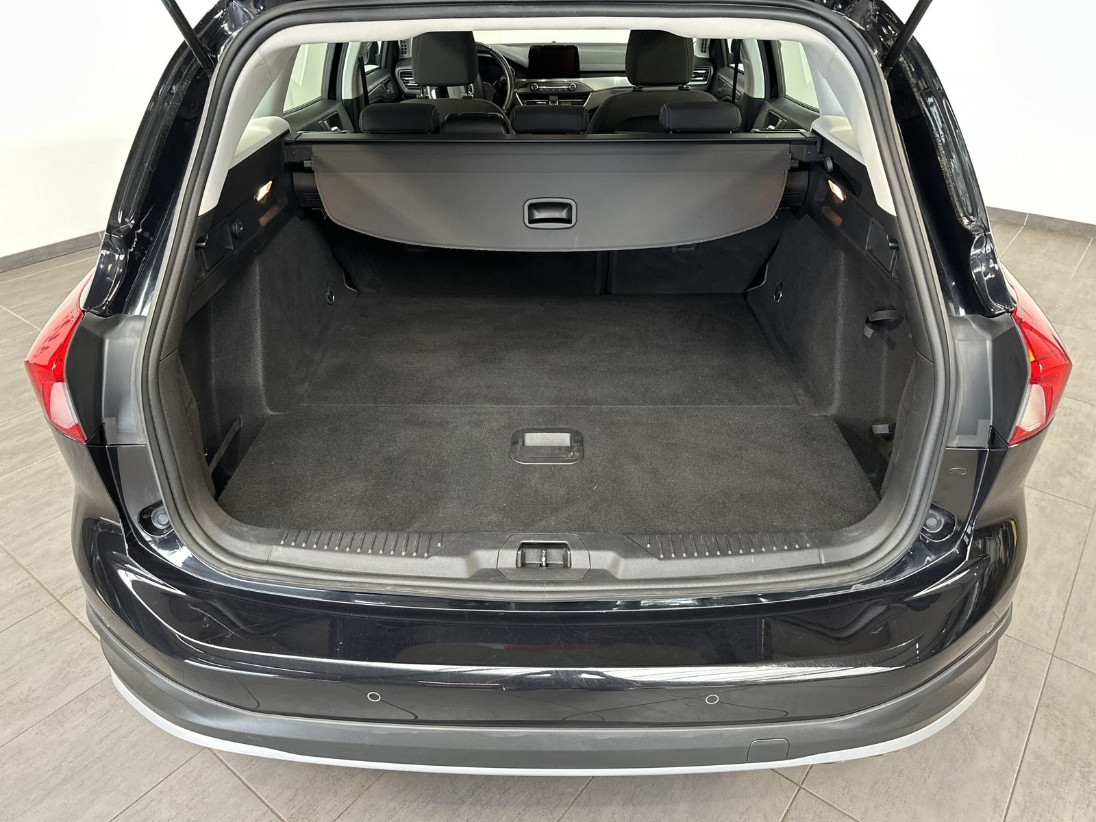 Ford Focus Turnier 2.0 EB Aut. Active - Samsaru's Car Outlet