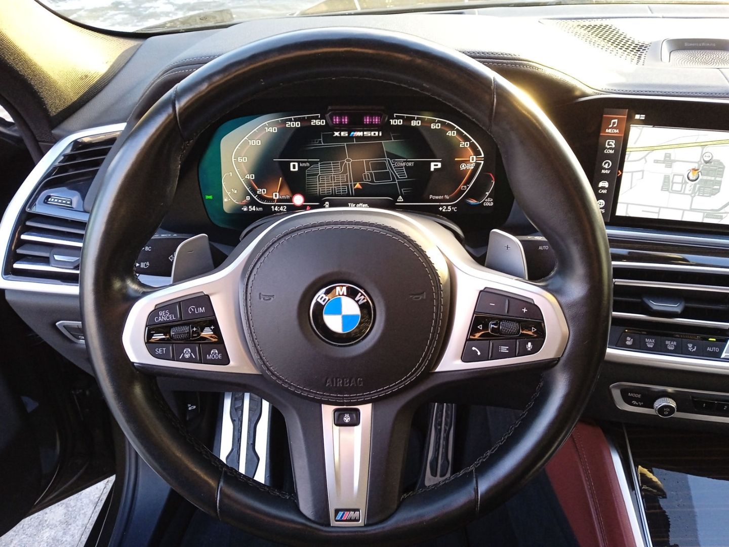 BMW X6 M50i Laserlicht HUD StandHZG AHK-klappbar TV