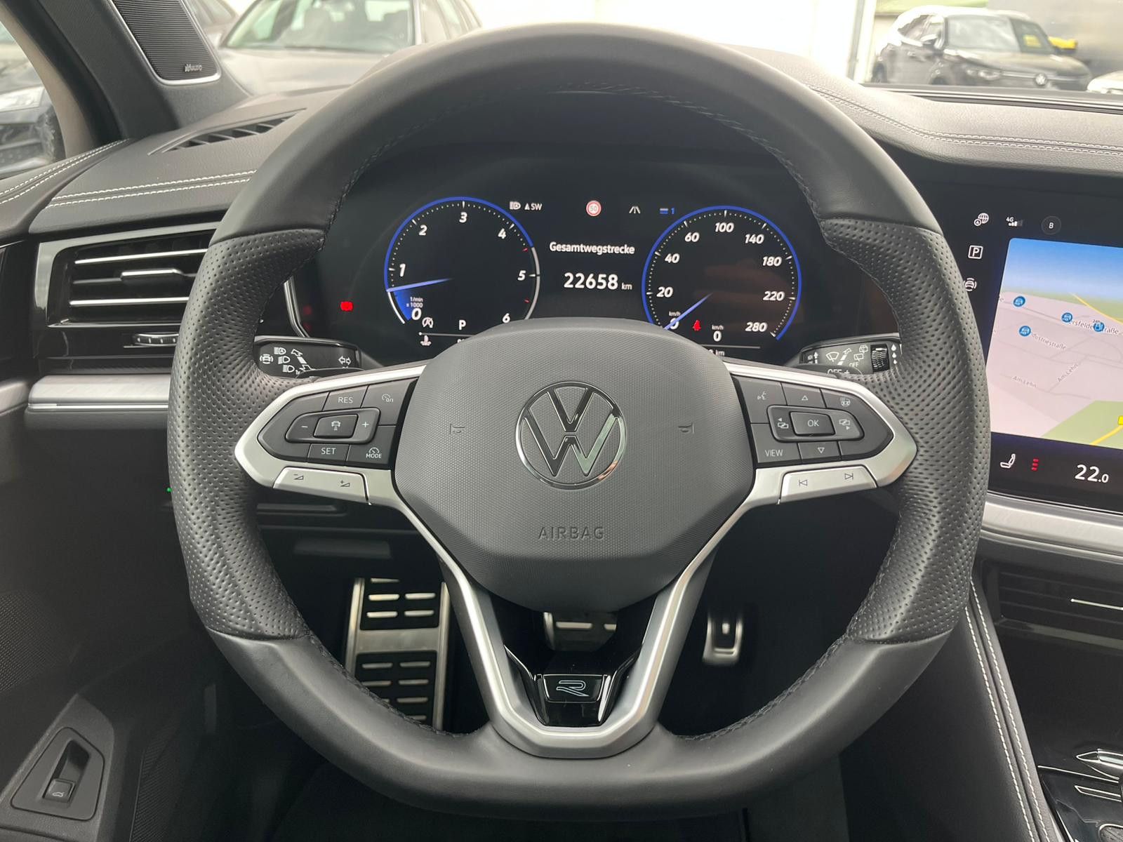 Volkswagen Touareg 3.0TDI 4M R-Line VOLL Black 22" UPE 114T