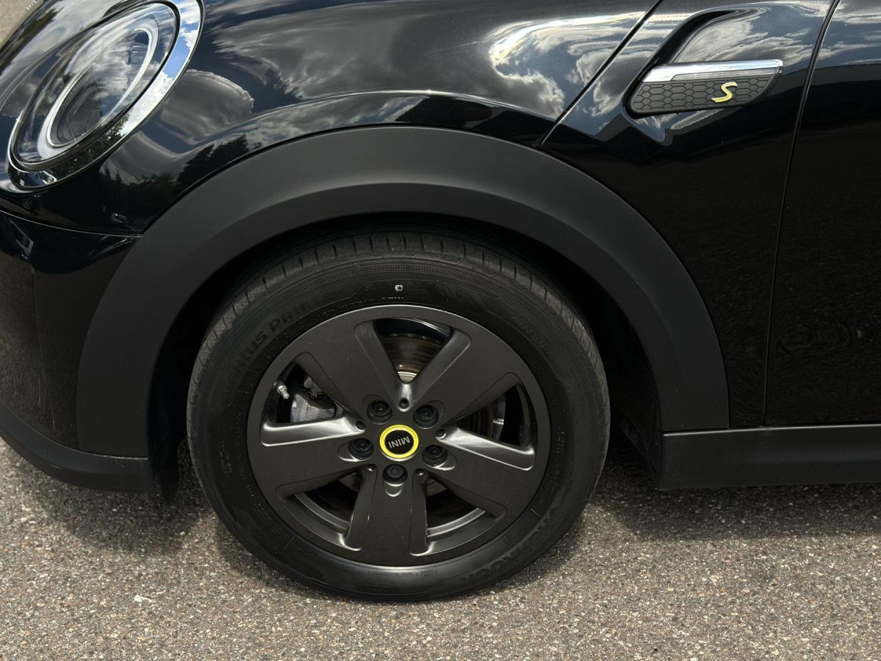 MINI Cooper SE Essential - Samsaru's Car Outlet