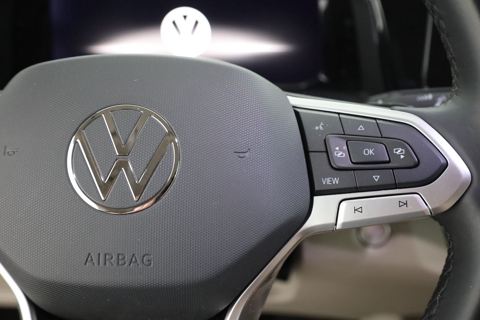 Volkswagen T7 Multivan 2.0 TDI DSG - Samsaru's Car Outlet