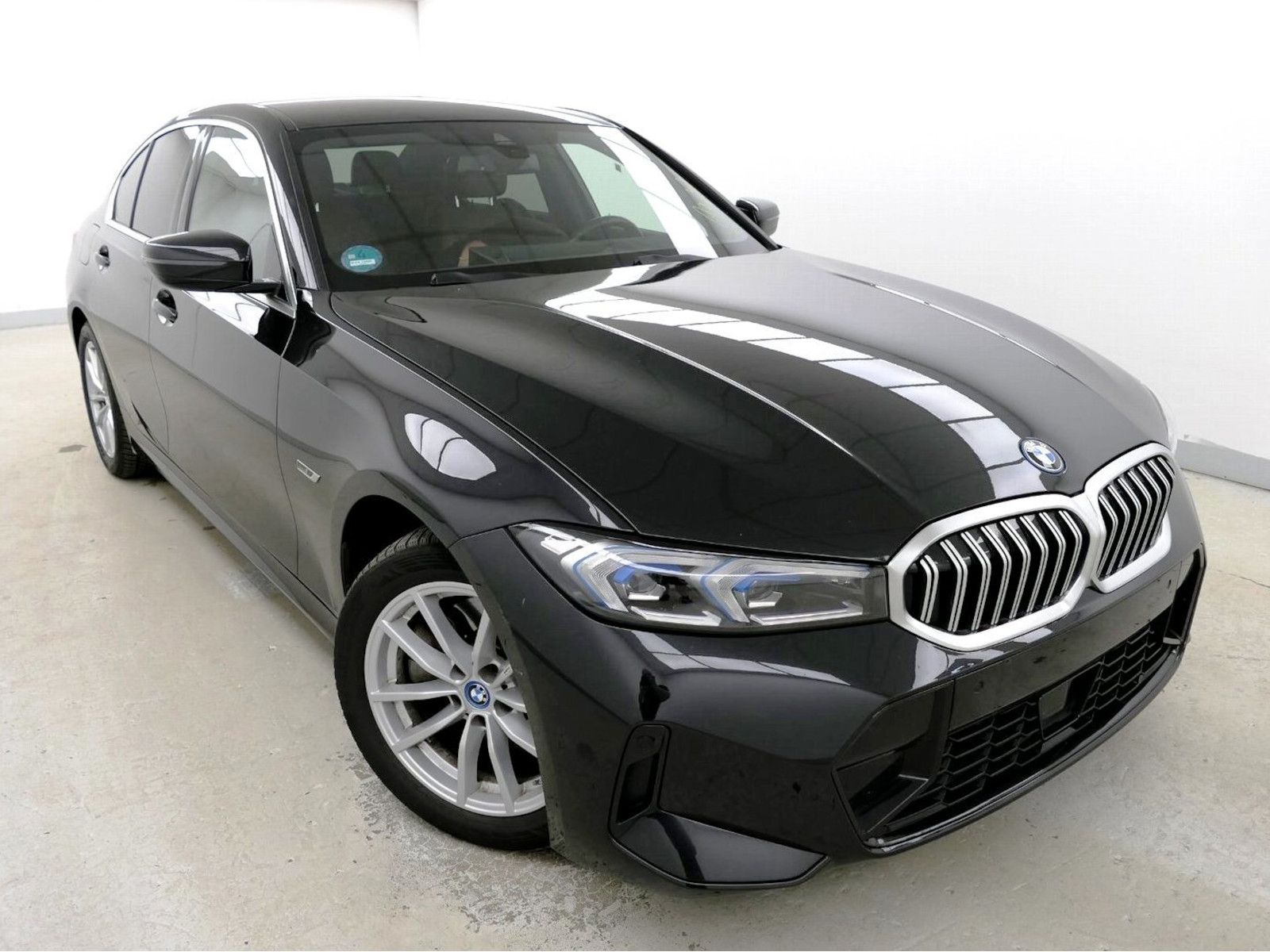 BMW 330e M Sport - Samsaru's Car Outlet