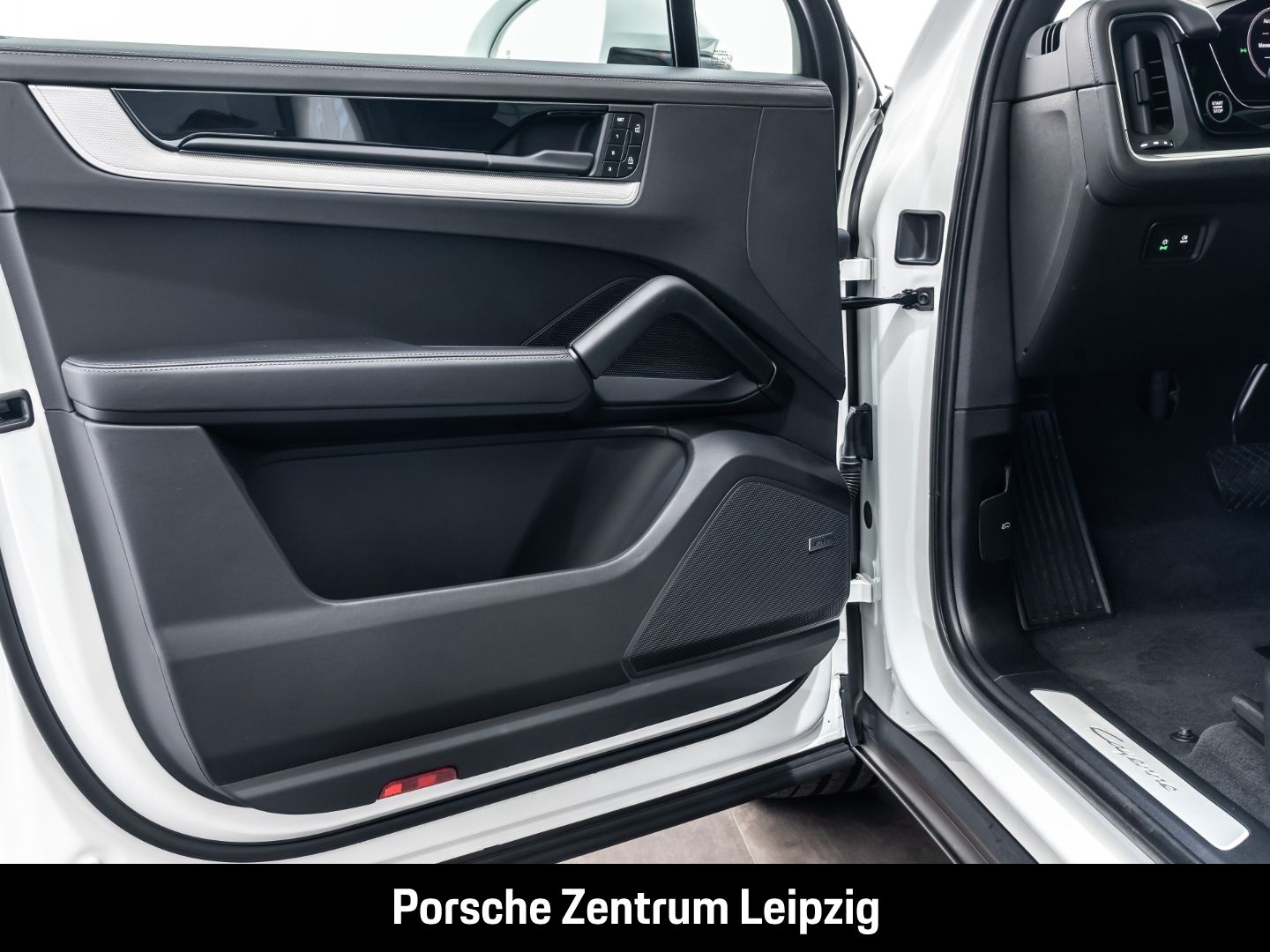 Porsche Cayenne E-Hybrid el.AHK InnoDrive Luft BOSE 360G