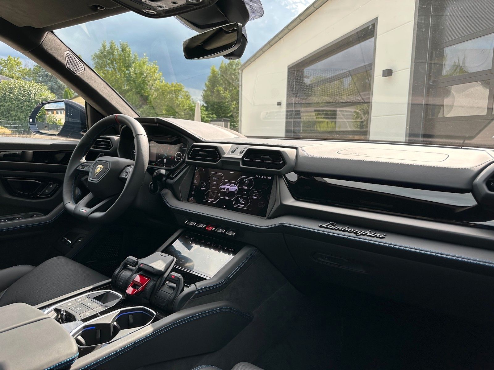 Lamborghini Urus SE - Samsaru's Car Outlet