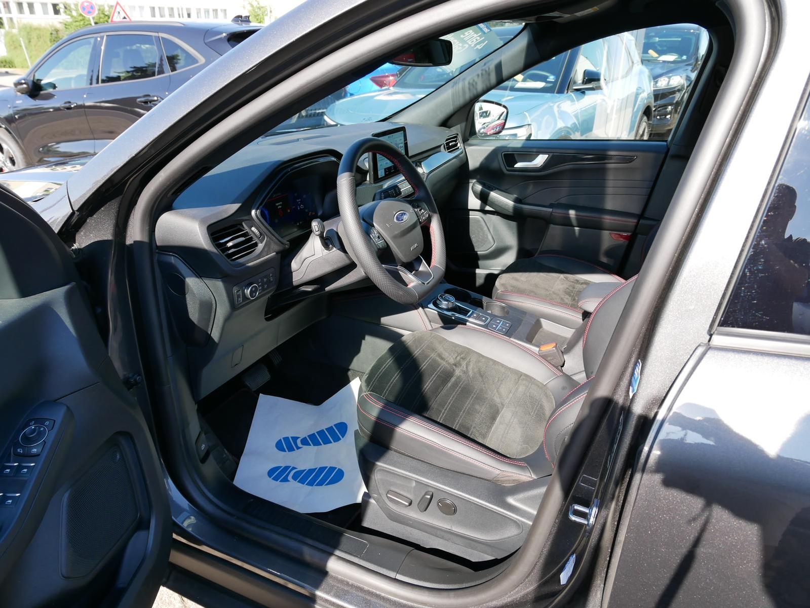 Ford Kuga Plug-In Hybrid ST-Line X - Samsaru's Car Outlet