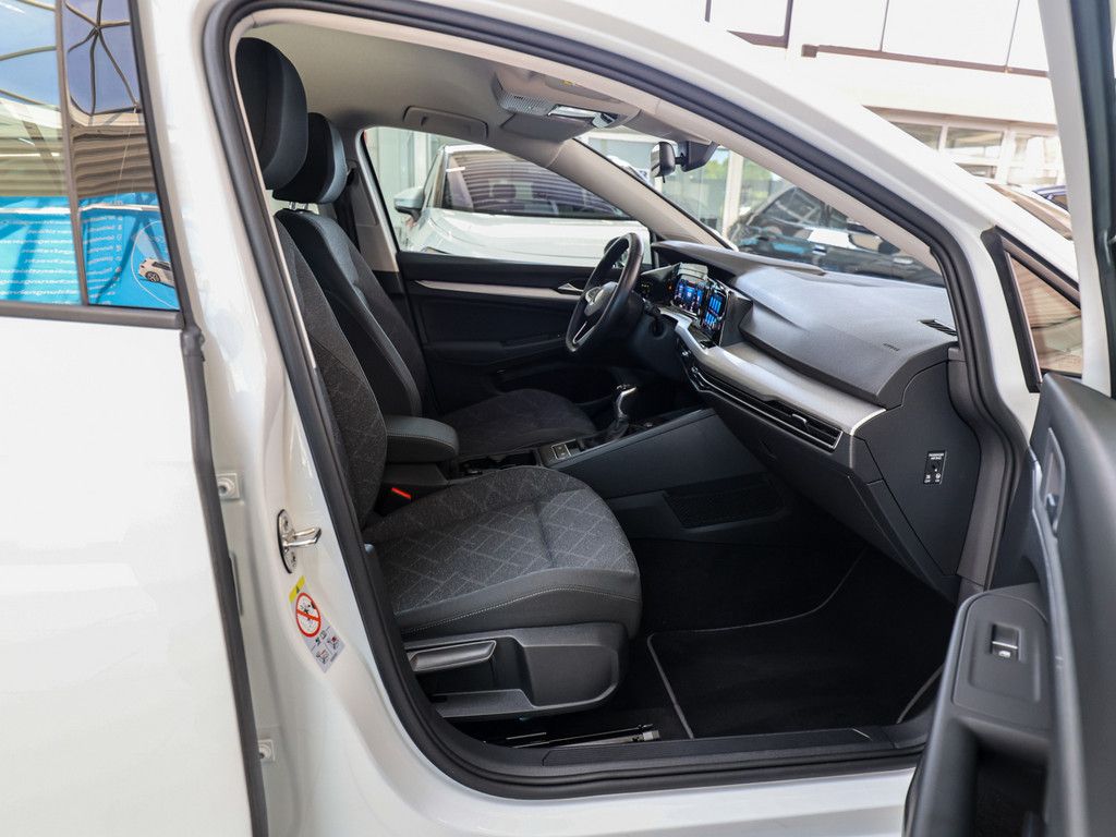 Volkswagen Golf VIII Variant Life 1.0 l TSI - Samsaru's Car Outlet