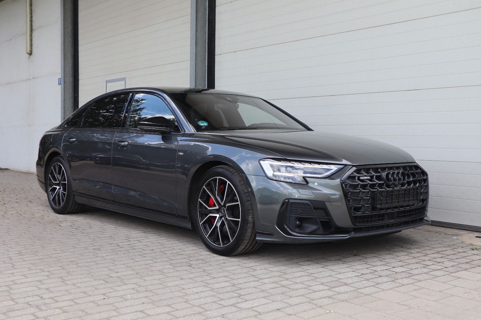 Audi A8L 60 TFSIe lang S-Line BLACK - Samsaru's Car Outlet