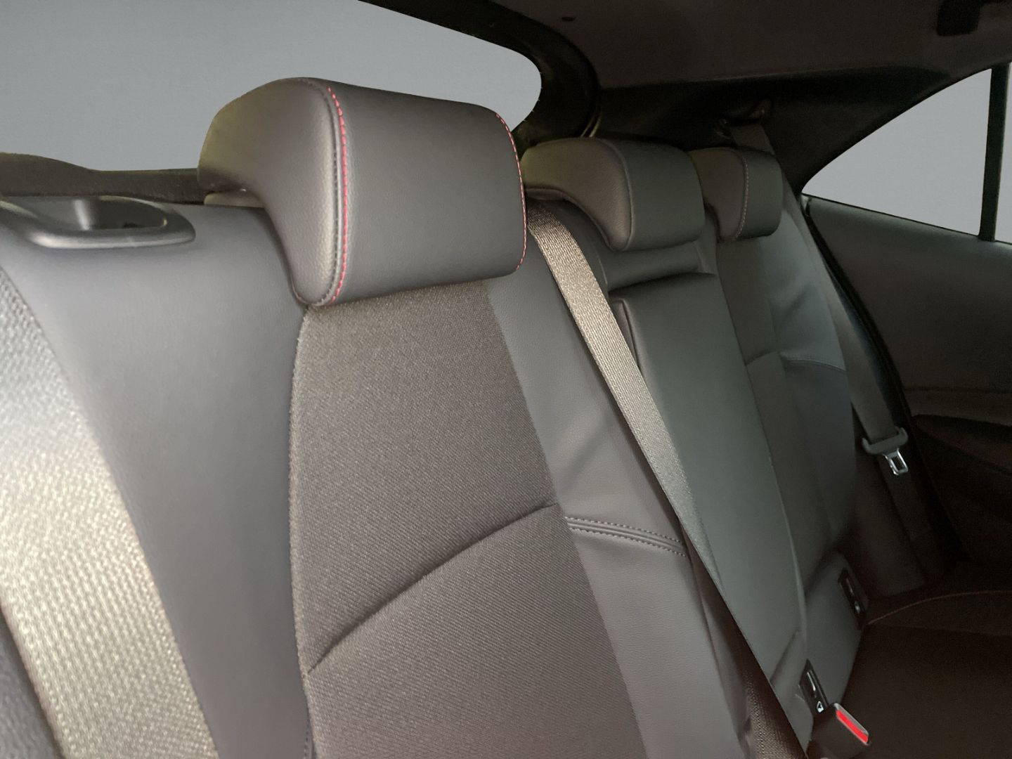 Toyota Corolla GR Sport 2,0 l Hybrid 5-T Sportpaket AD