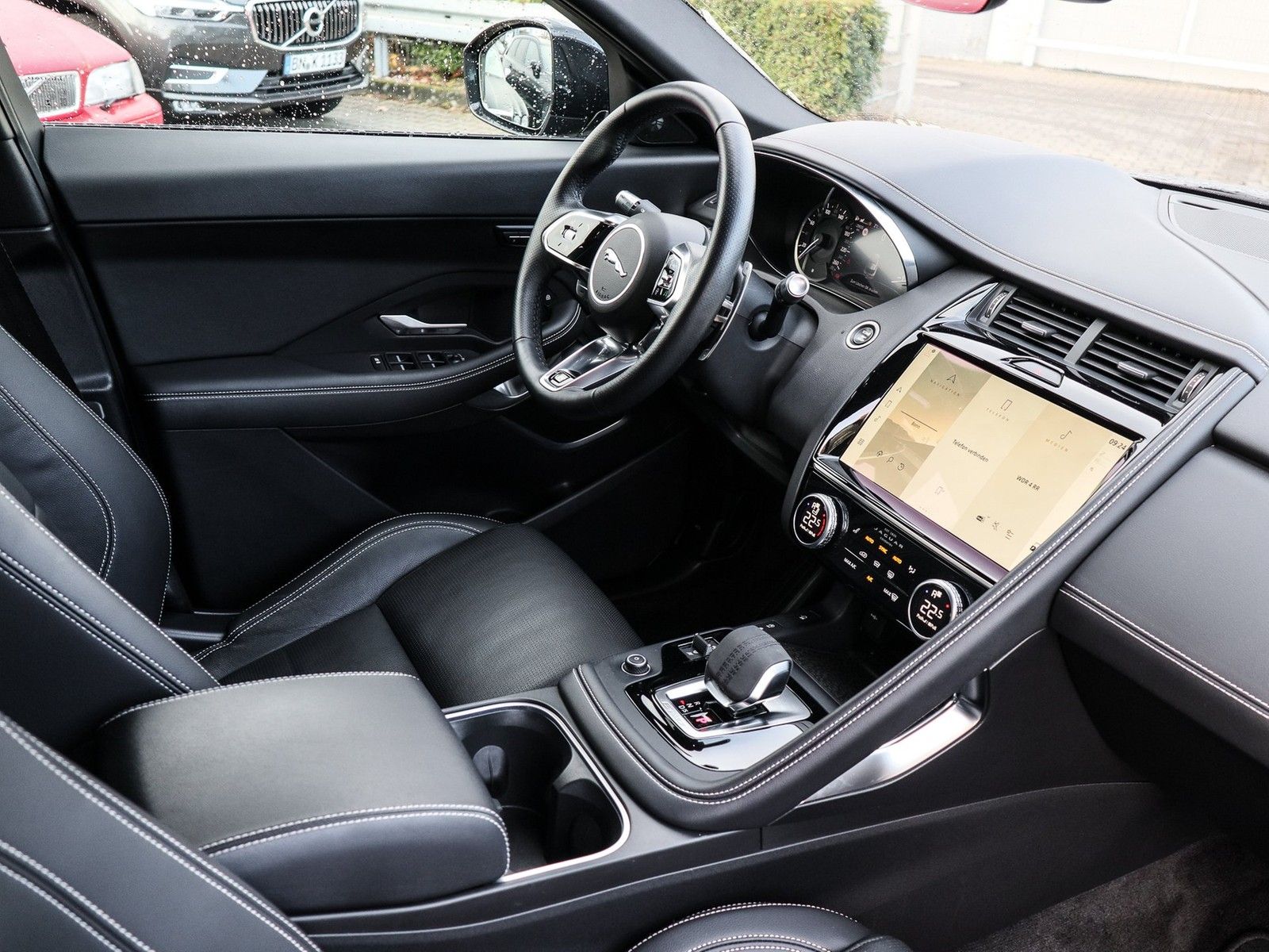Jaguar E-PACE P250 R-Dynamic SE AWD Black Pack, 20" LM