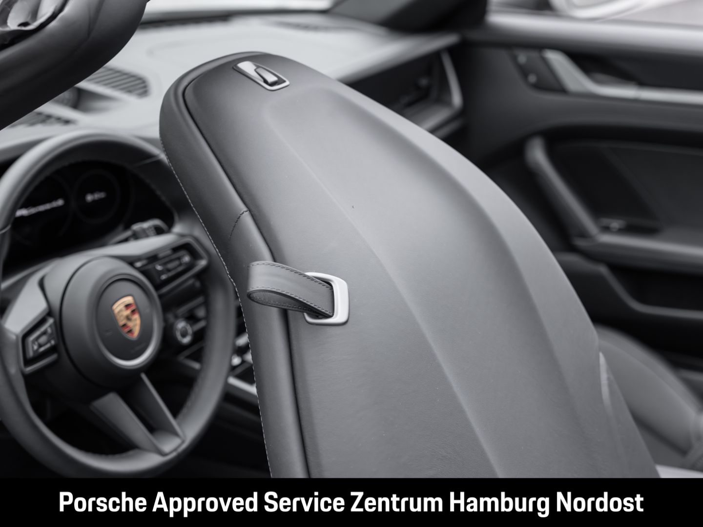 Porsche 992 (911) Carrera 4S Cabriolet Sportabgas BOSE