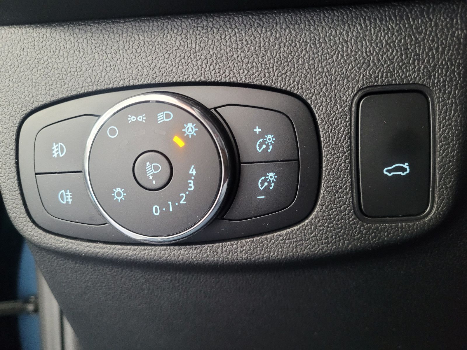 Ford Focus EcoBoost mHEV Autom. ST-Line X m. ACC/LED