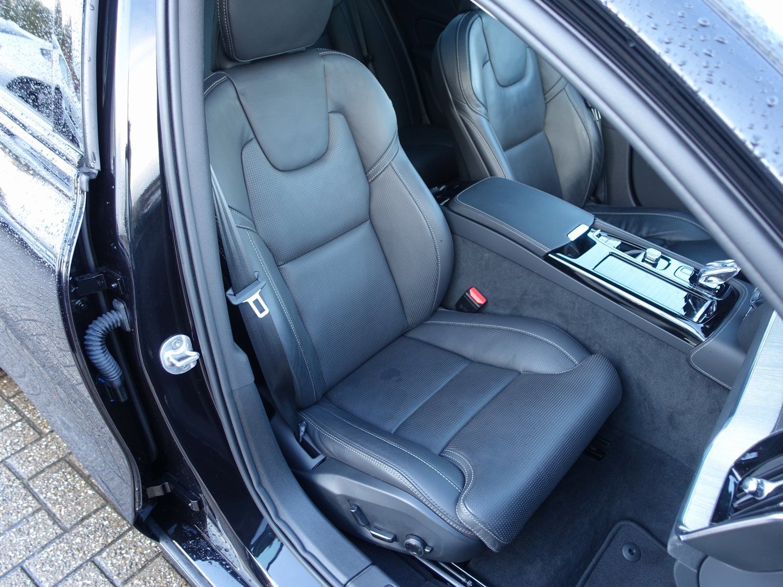 Volvo V60 Ultra Dark T8 AWD Plug-in Hybrid/360/B&W/AHK