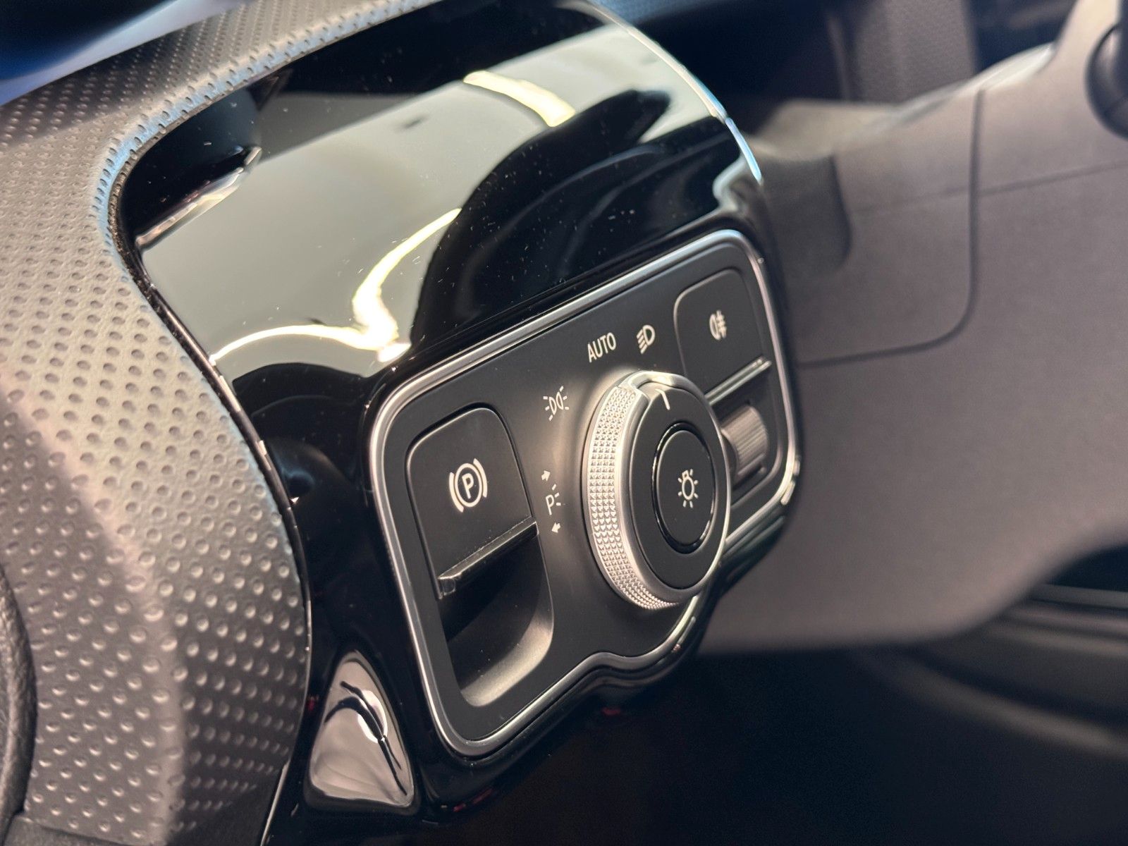 Mercedes-Benz A 200 AMG Line - Samsaru's Car Outlet