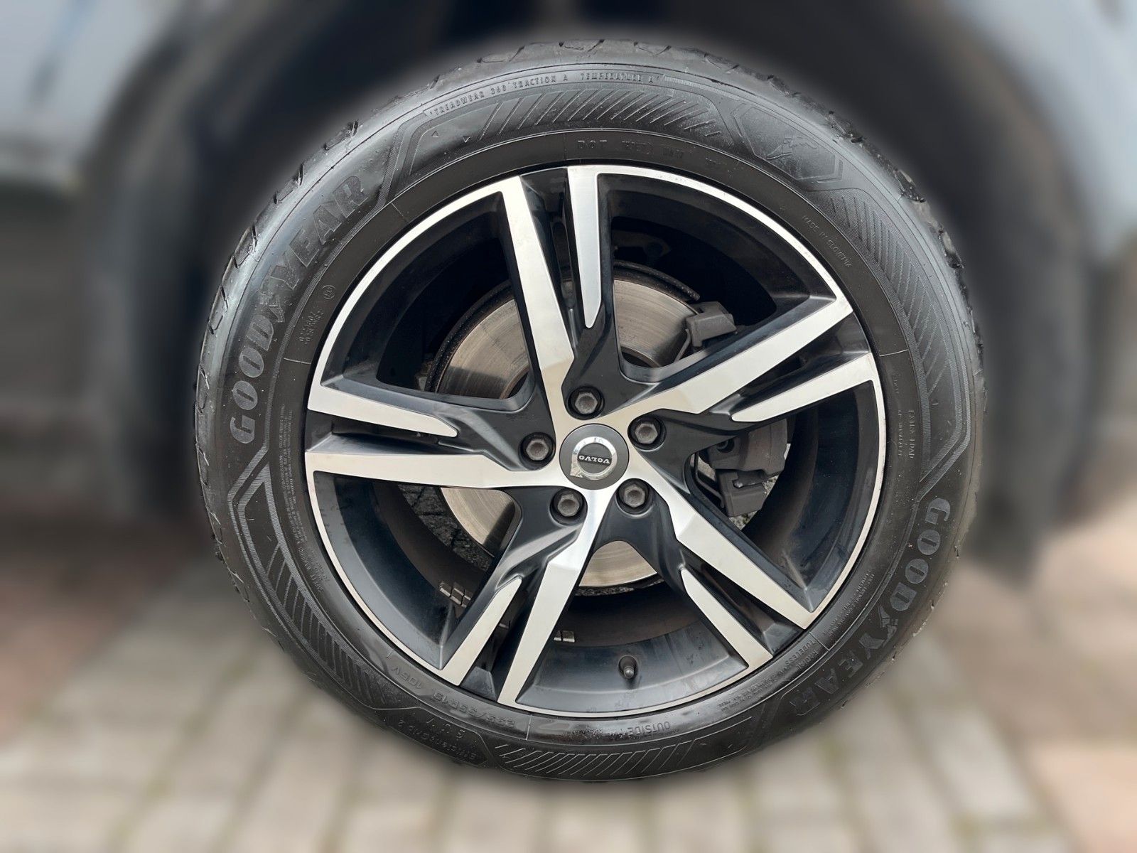 Volvo XC 60 R-Design - Samsaru's Car Outlet
