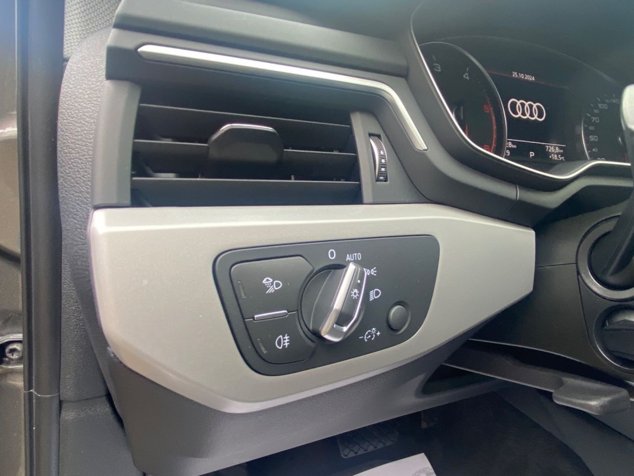 Audi A4 Avant 35 TDI S tronic Business - Samsaru's Car Outlet