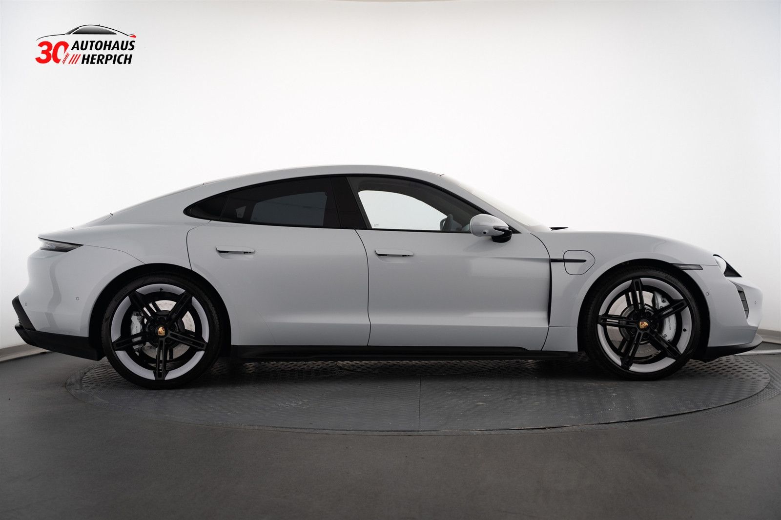 Porsche Taycan GTS 21" Matrix HAL Pano HUD InnoD Approve