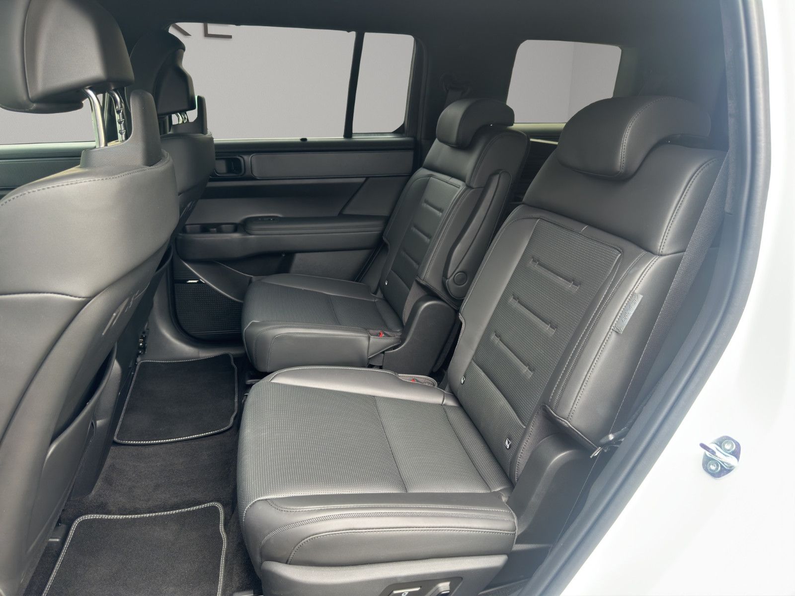 Hyundai SANTA FE 1.6 T-GDI PHEV BLACKLINE - Samsaru's Car Outlet