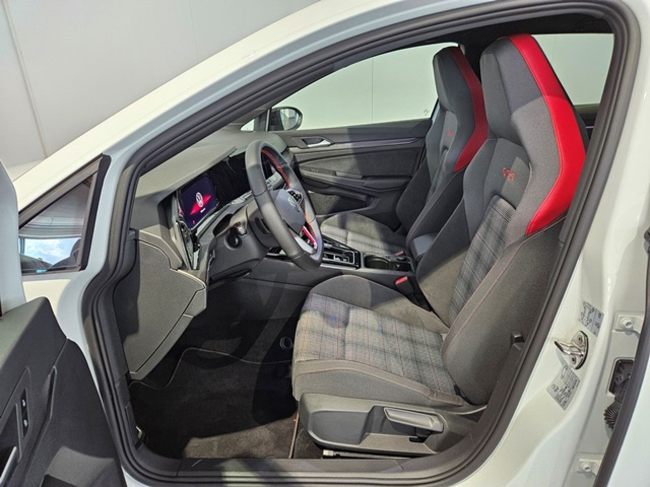 Volkswagen Golf 2.0 TSI GTI DSG BlackStyle - Samsaru's Car Outlet