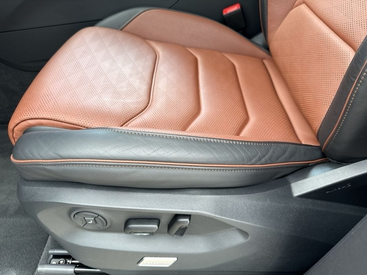 Volkswagen Touareg R-Line TSi - Samsaru's Car Outlet