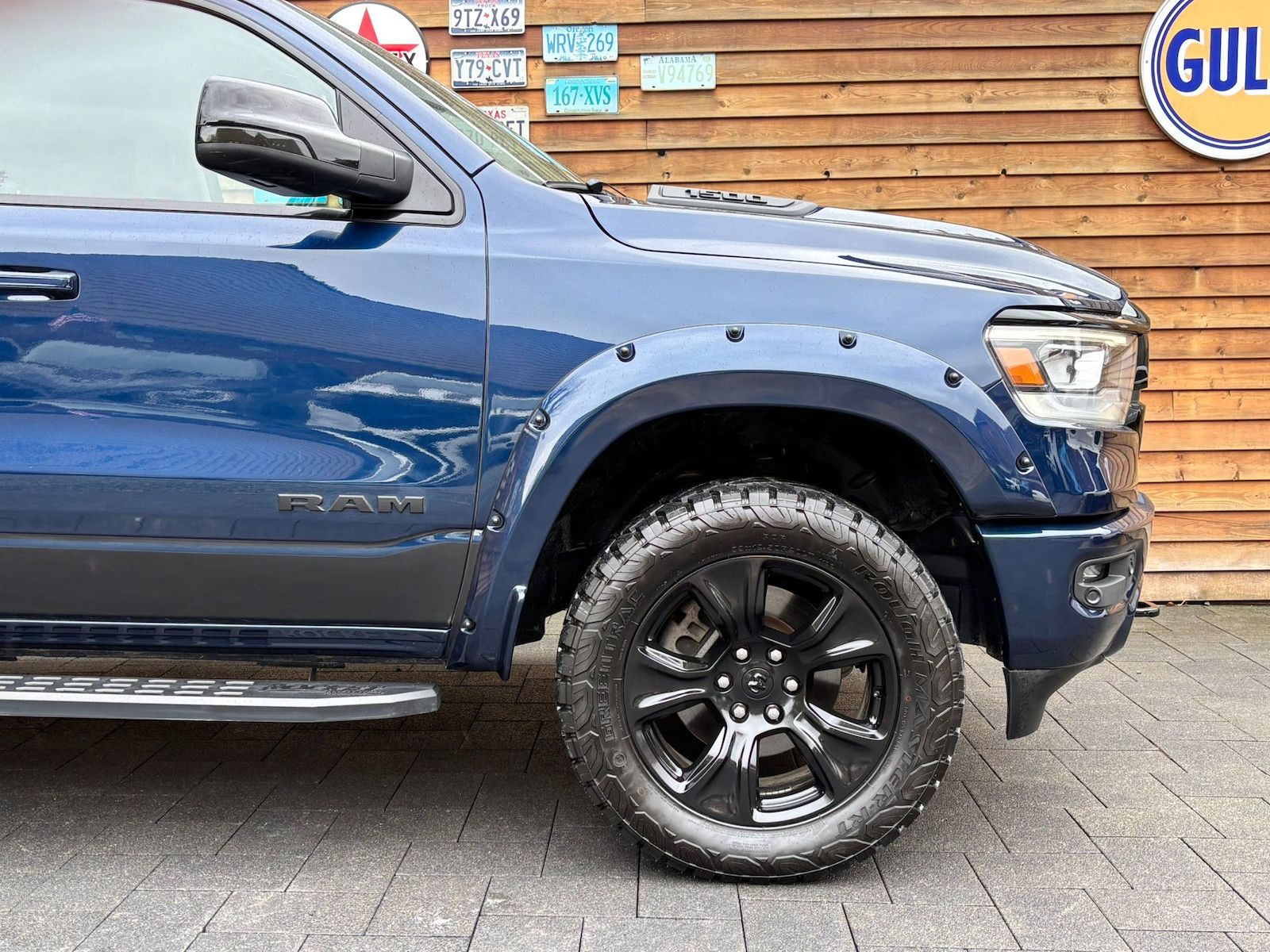 Dodge RAM 1500 Laramie 5,7L 4x4 AHK 12´´ LPG Bügel