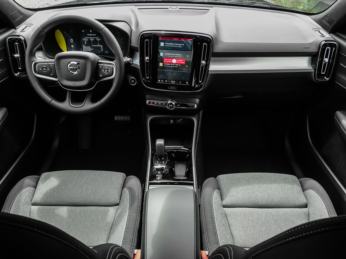 Volvo XC40 B3 Benzin Plus Dark - Samsaru's Car Outlet