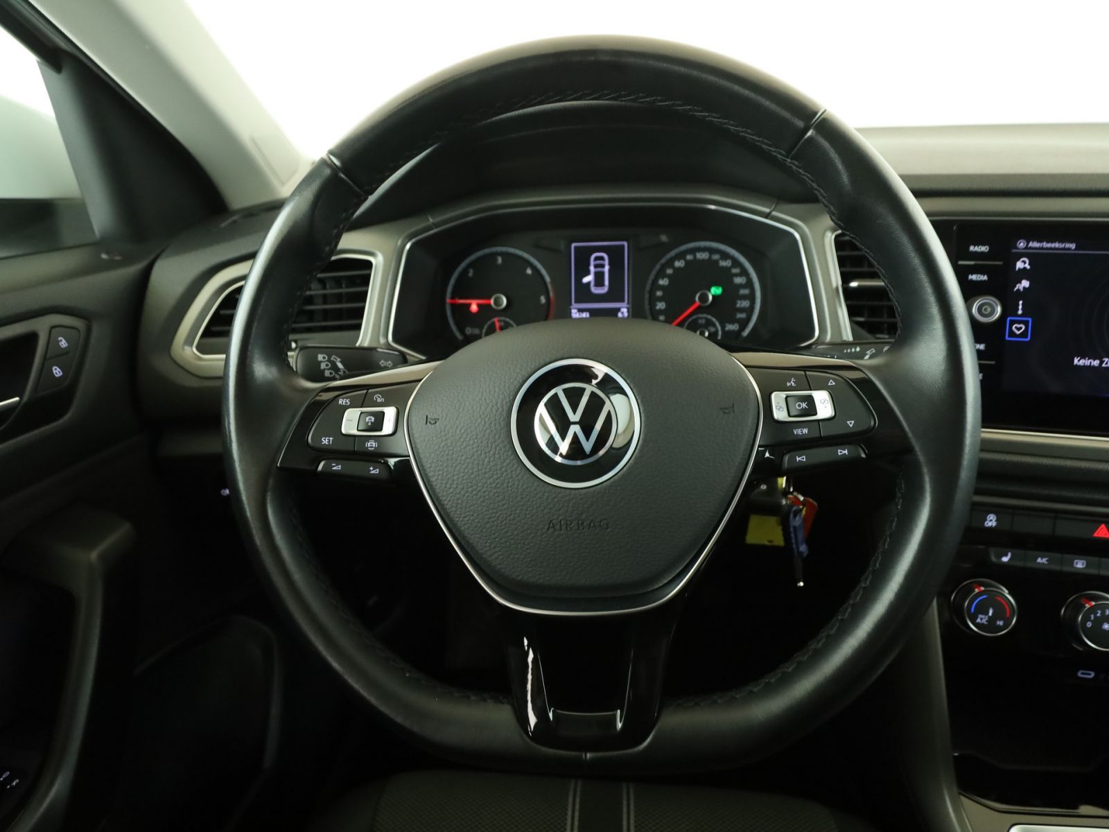Volkswagen T-Roc 2.0 TDI Style - Samsaru's Car Outlet