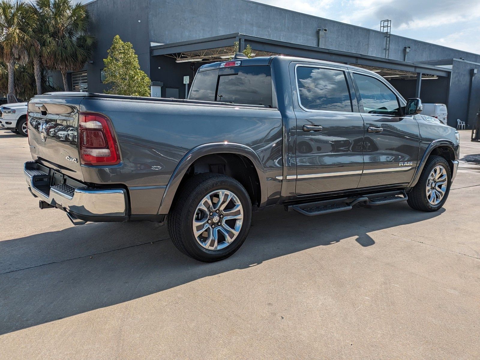 Dodge RAM 1500 4x4 Limited CrewCab unfallfr.im Vorlauf