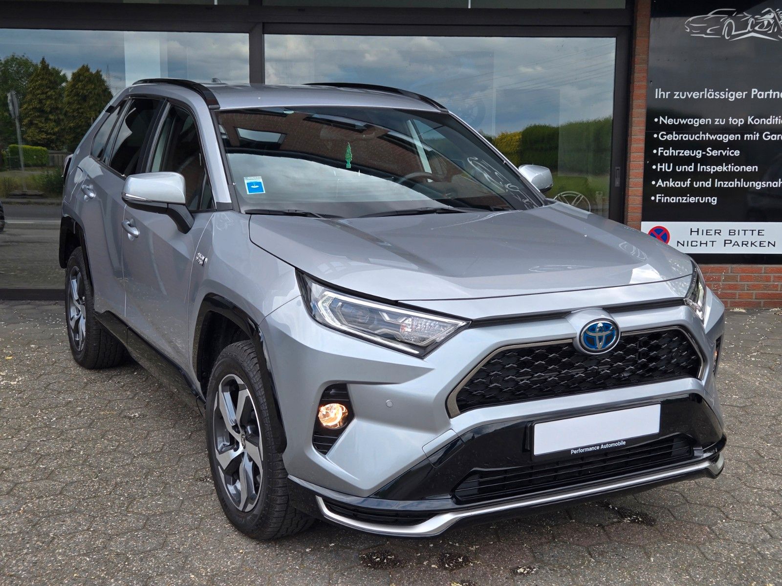 Toyota RAV 4 Hybrid Plug-in - Samsaru's Car Outlet
