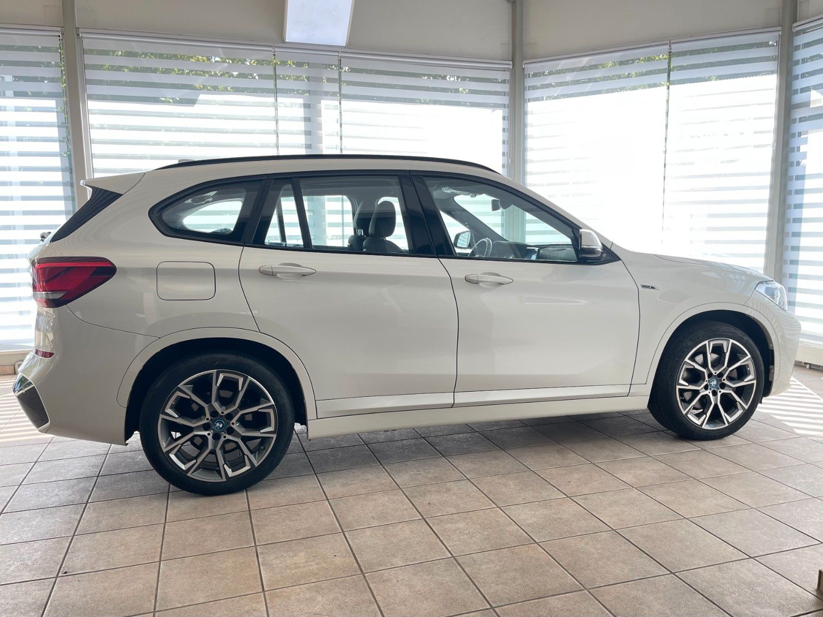 BMW X1 xDrive 25e M SPORT - Samsaru's Car Outlet