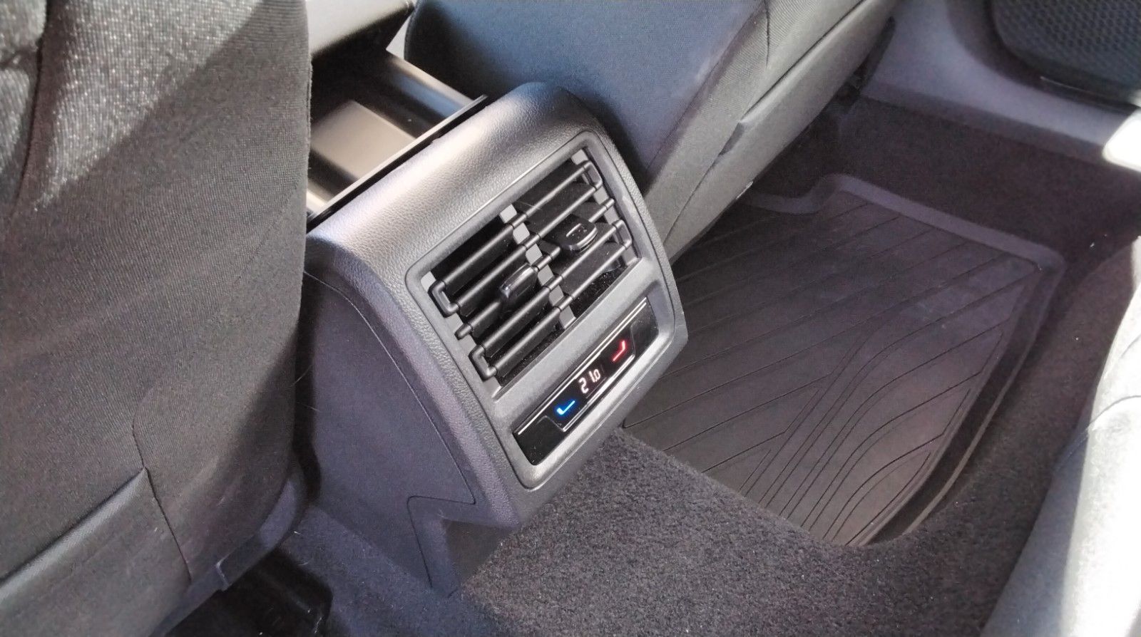 Volkswagen Golf VIII Variant 1.5 TSi - Samsaru's Car Outlet