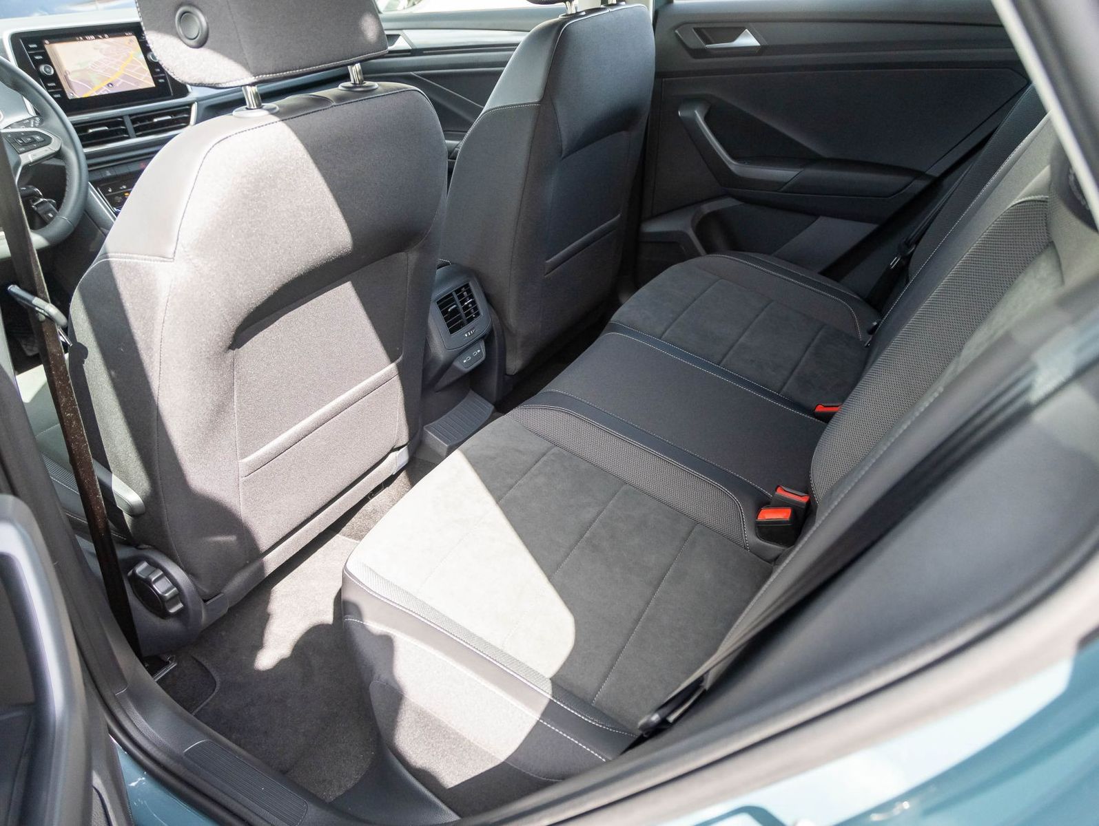 Volkswagen T-ROC 1.0 TSI Style - Samsaru's Car Outlet