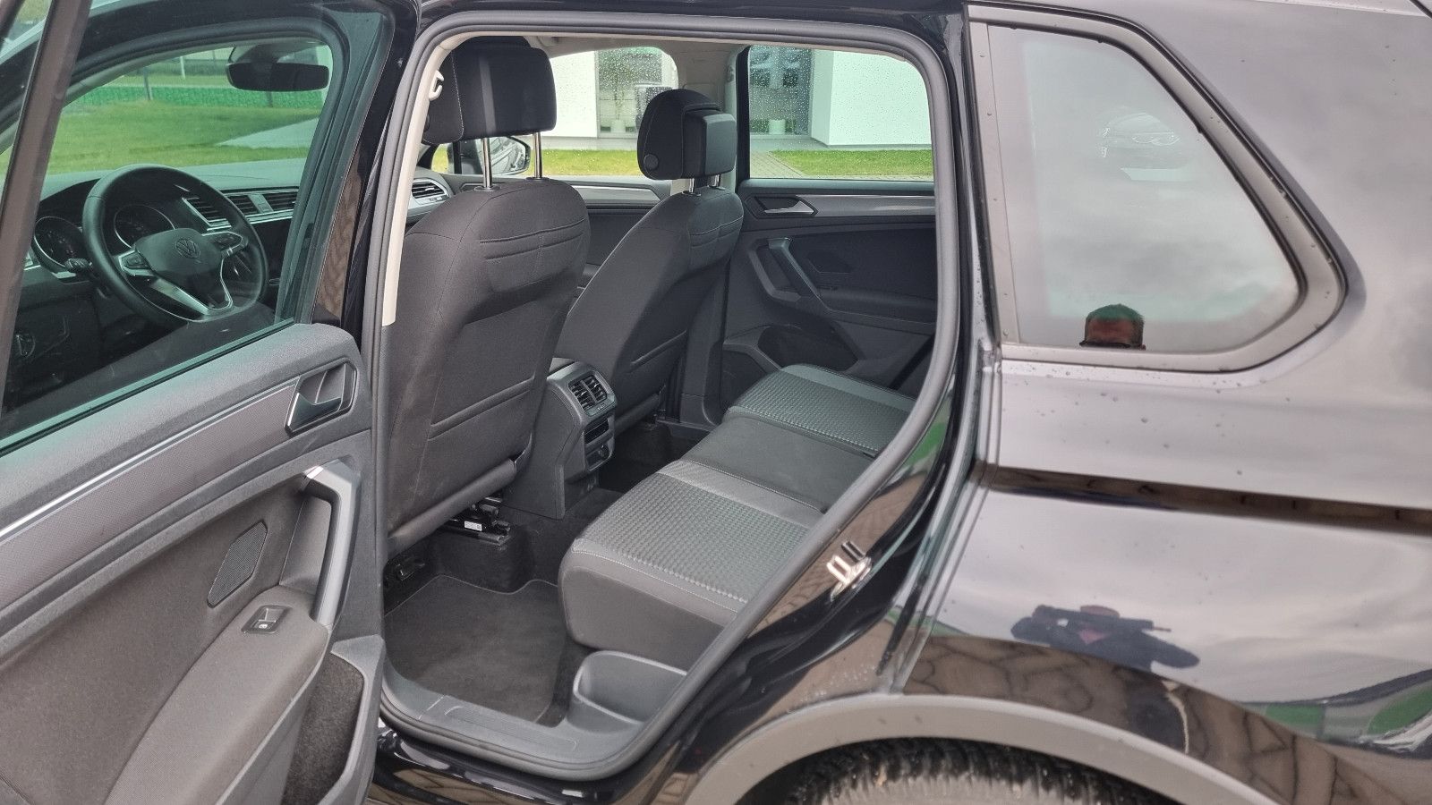 Volkswagen Tiguan Acti - Samsaru's Car Outlet
