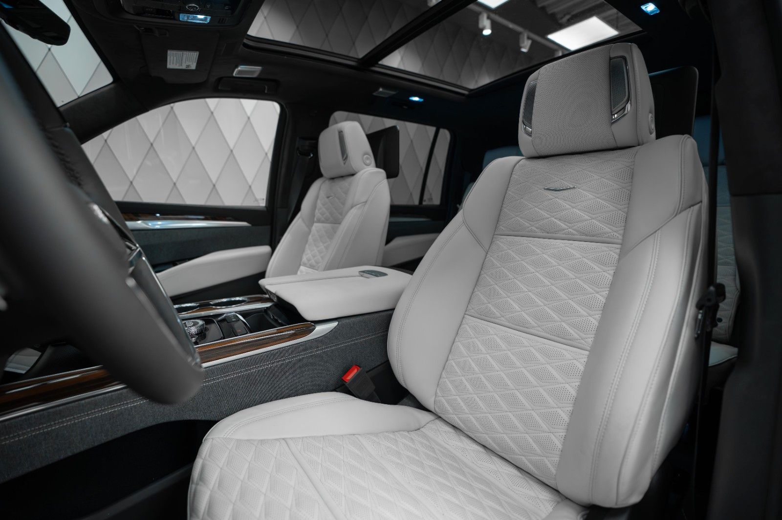 Cadillac Escalade ESV2025 FACELIFT 4WD LUX PRM GREY/BEIGE