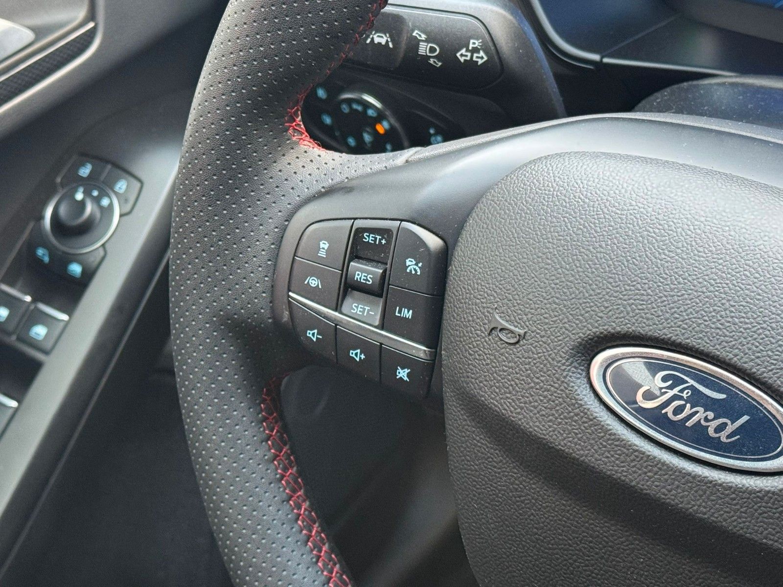 Ford Focus Turnier ST-Line X Automatik+Kamera+HUD