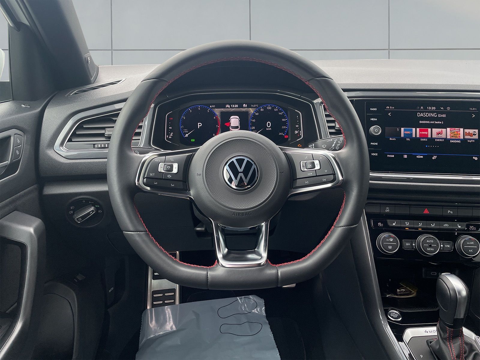 Volkswagen T-ROC R-Line 2.0 TSI 4Motion - Samsaru's Car Outlet