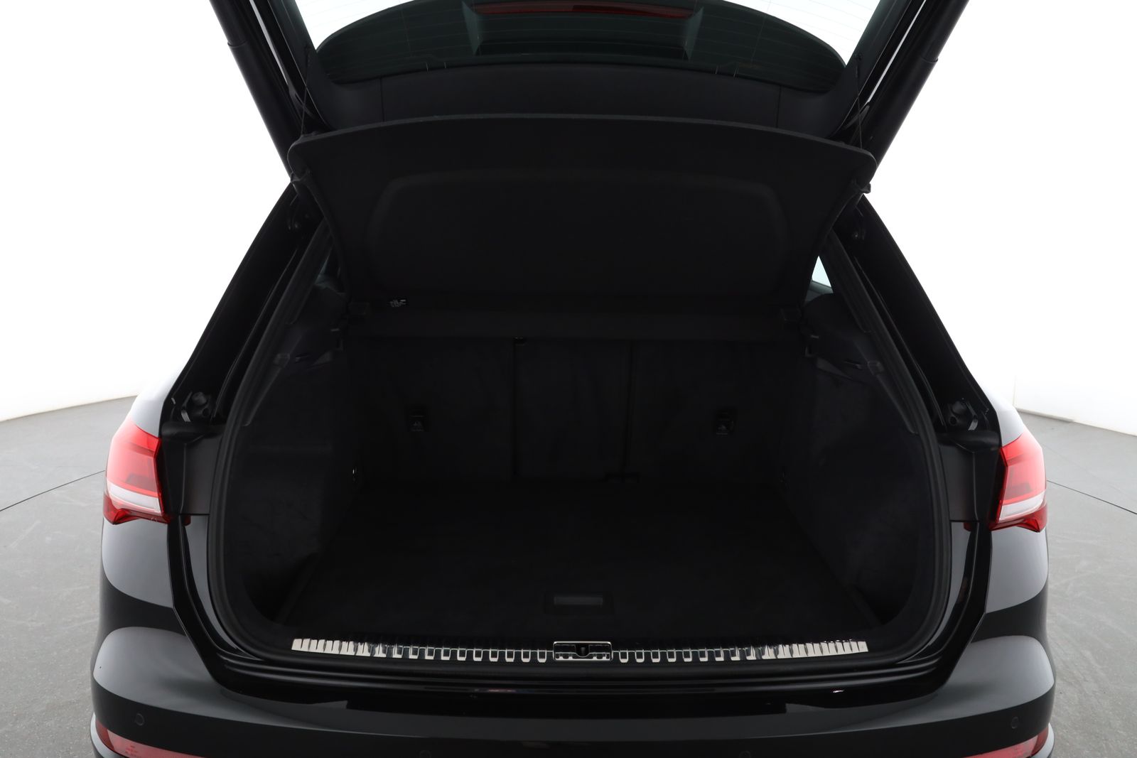 Audi Q3 35 TDI quattro S tronic S line - Samsaru's Car Outlet