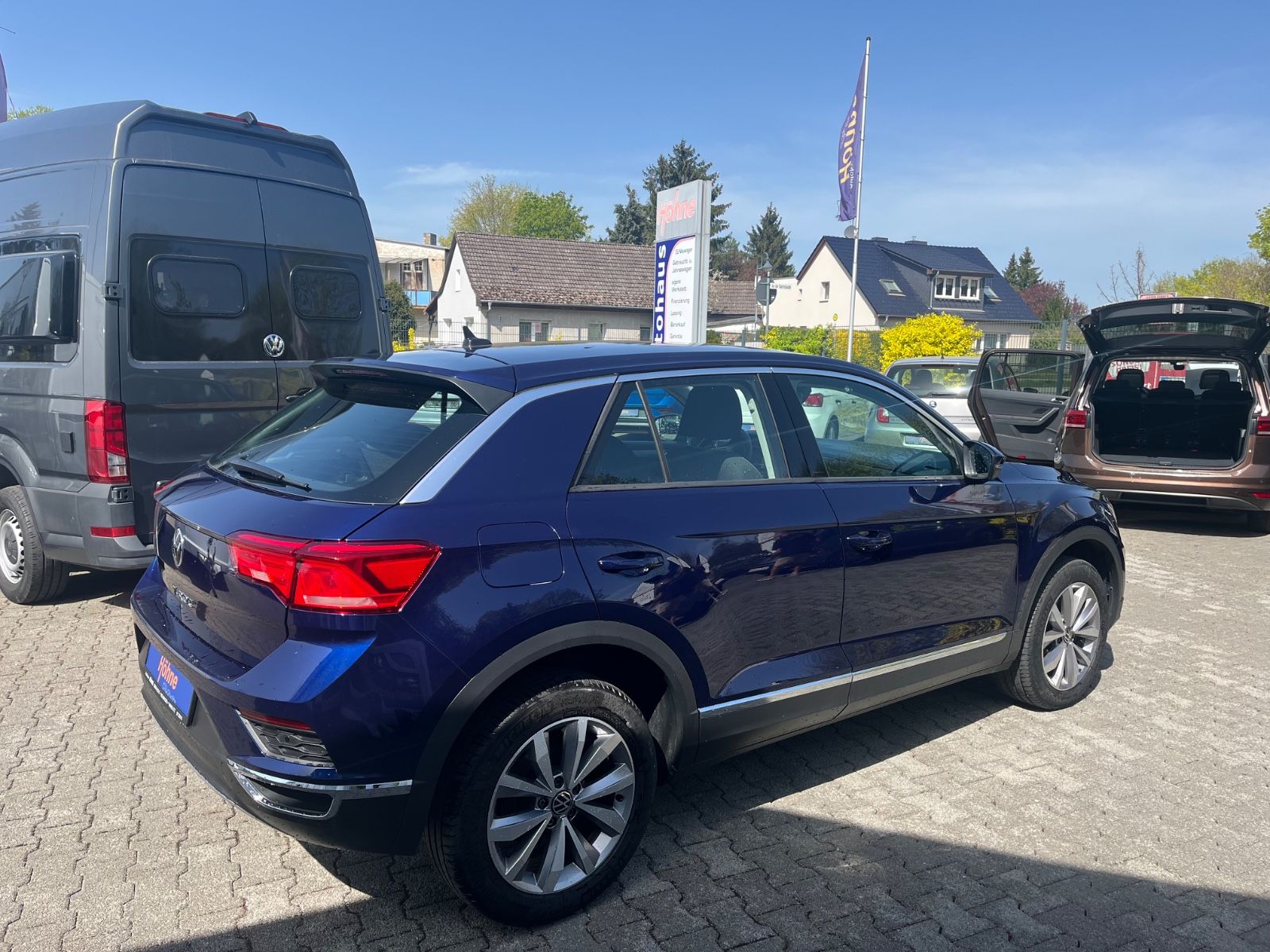 Volkswagen T-Roc 1.5 TSI Style - Samsaru's Car Outlet