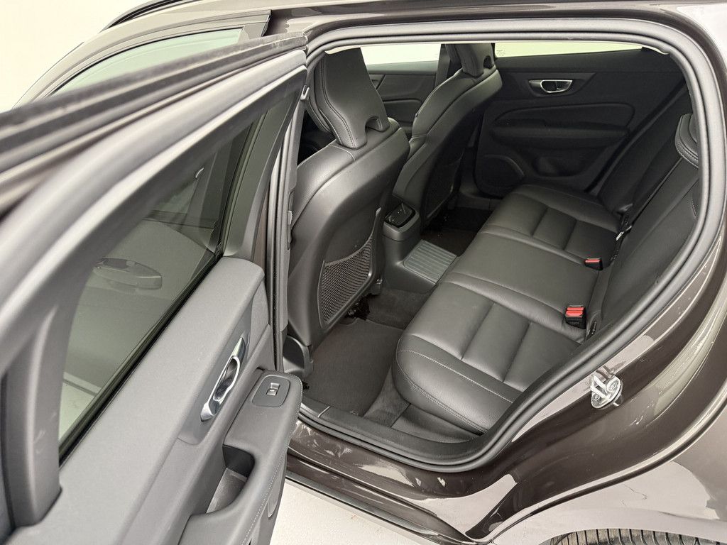 Volvo V60 T6 Plus Dark Recharge Plug-In Hybrid AWD