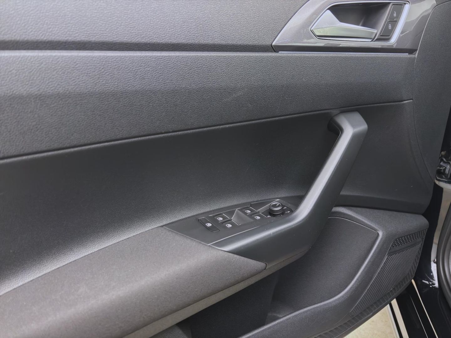 Volkswagen Polo 1.0 TSI DSG HIGHLINE - Samsaru's Car Outlet