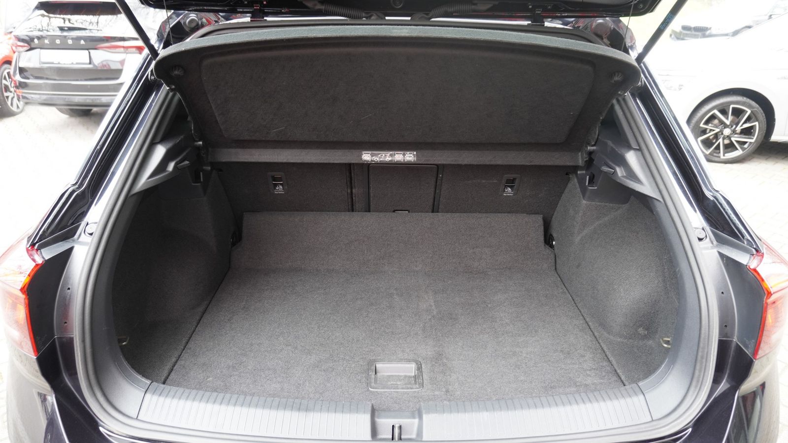 Volkswagen T-Roc 2.0 TDI R-Line - Samsaru's Car Outlet
