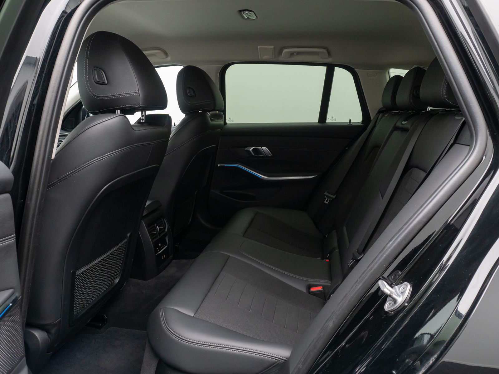 BMW 330e Sport Line - Samsaru's Car Outlet
