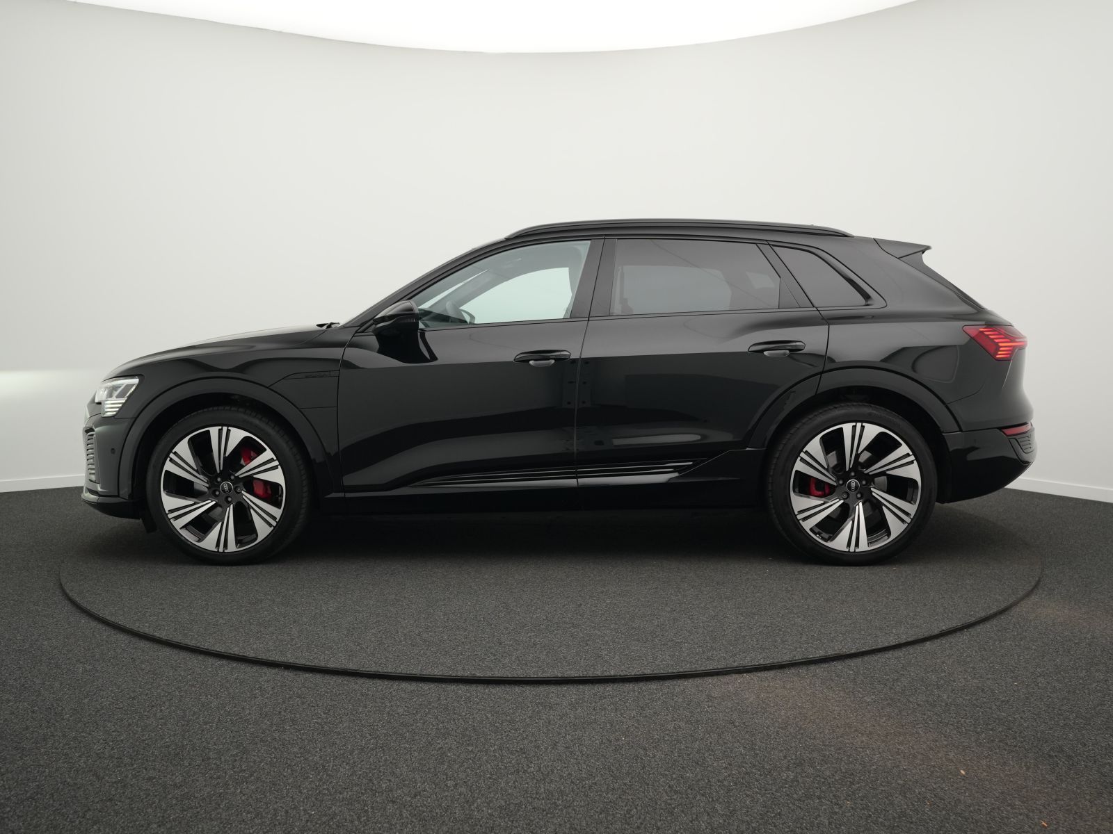 Audi Q8 e-tron S line 55 quattro *Opt.schw*PANO*AHK*