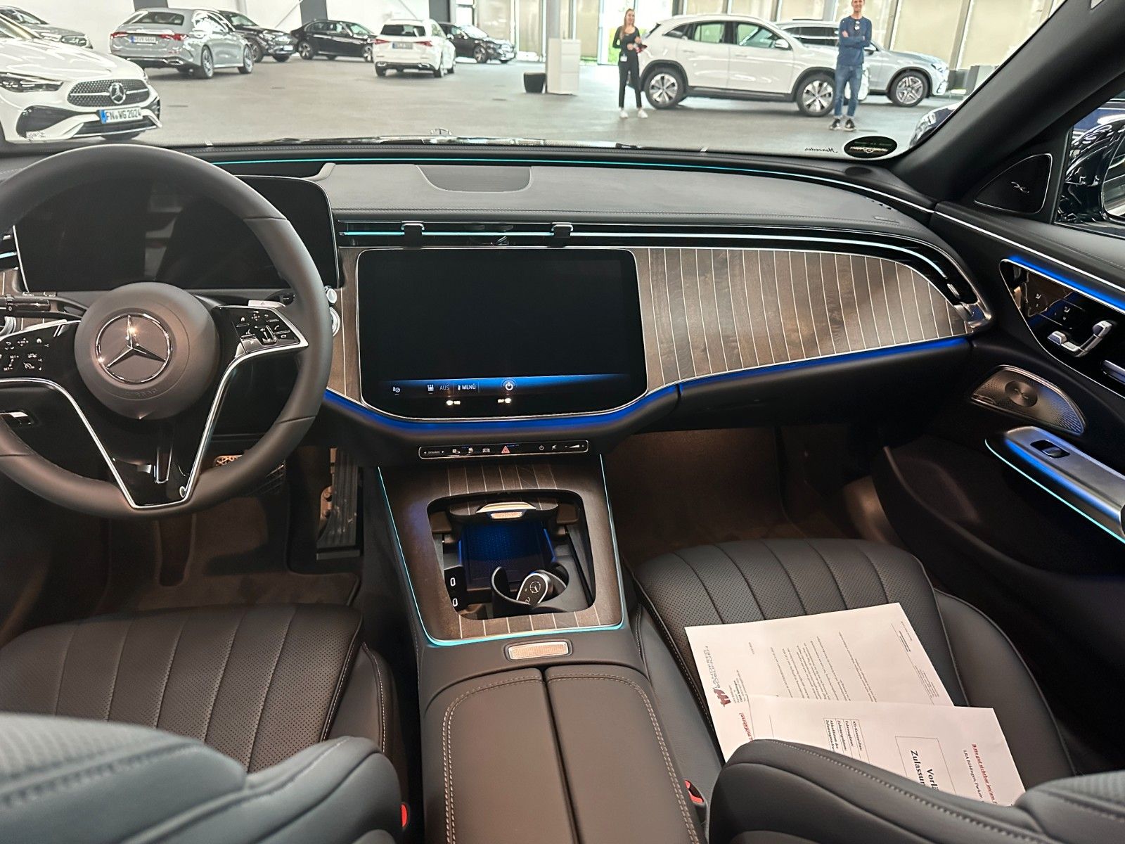 Mercedes-Benz E 300 e Exclusive Premium - Samsaru's Car Outlet