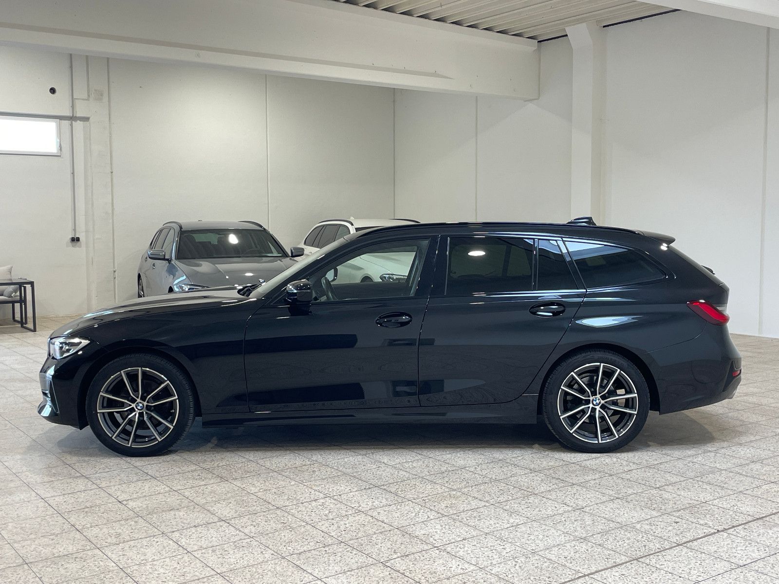 BMW 320d Touring Sport Line - Samsaru's Car Outlet