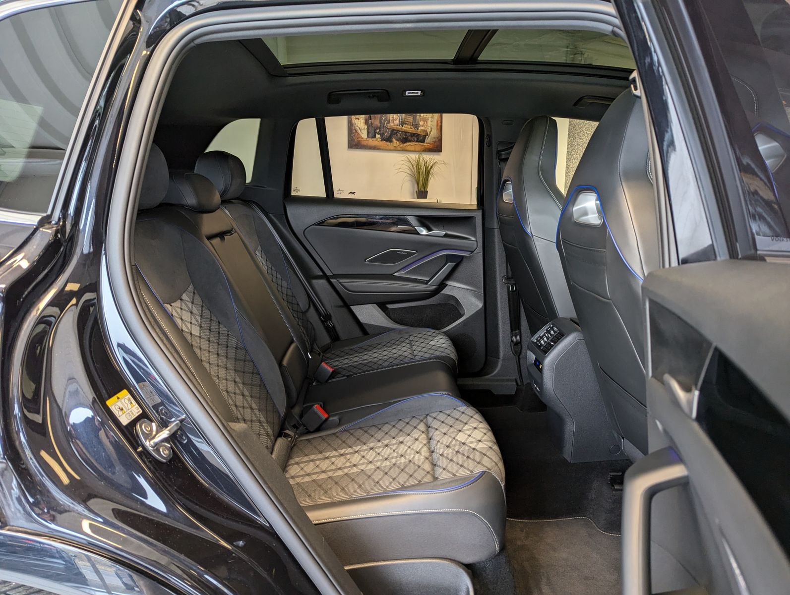 Volkswagen Tiguan 2.0TDI R-Line 4M Pano H/K AHK Matrix 20"