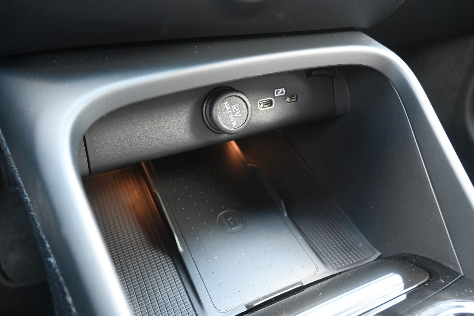 Volvo XC40 B4 DKG Plus Dark*H&K*FSHZG*360°*ACC*AHK